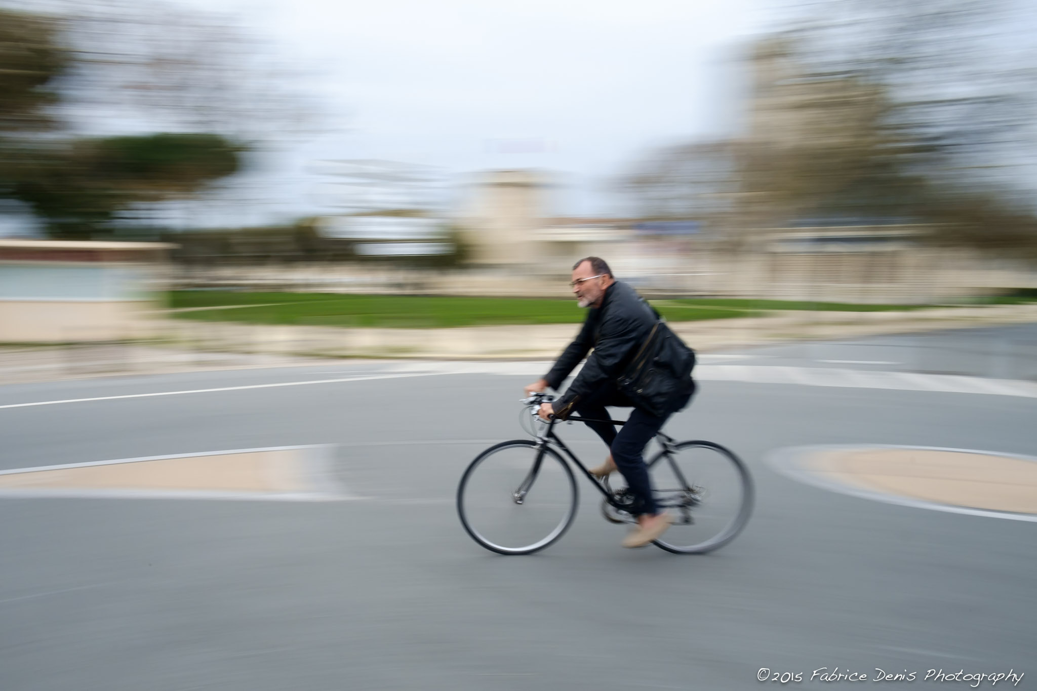 Fujifilm X-Pro1 | La Rochelle - Quartier du Gabut - L’homme, la sacoche et le vélo&nbsp;!!!